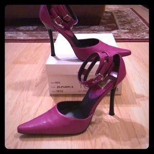 Women’s purple heels, size 7b